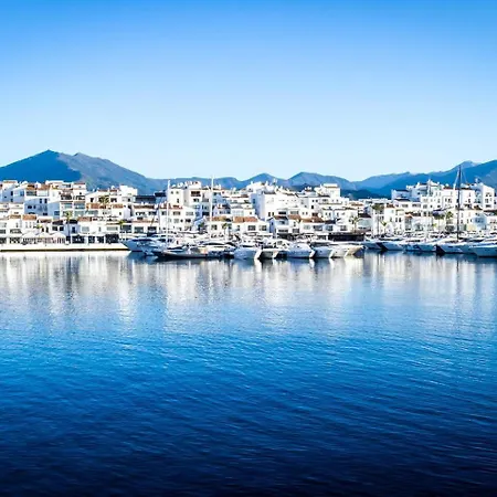 The Clover Boutique Banus