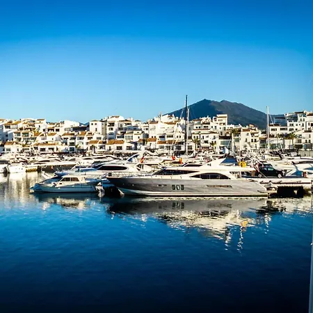 The Clover Boutique Banus