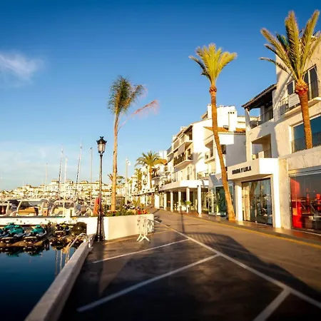 The Clover Boutique Banus *